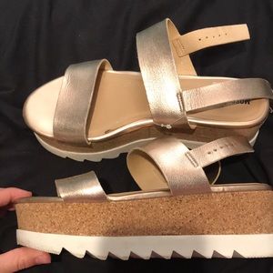Platform sandals